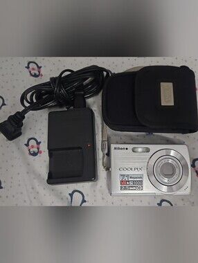 Nikon Coolpix S200 7.1MP Digital Camera (working)